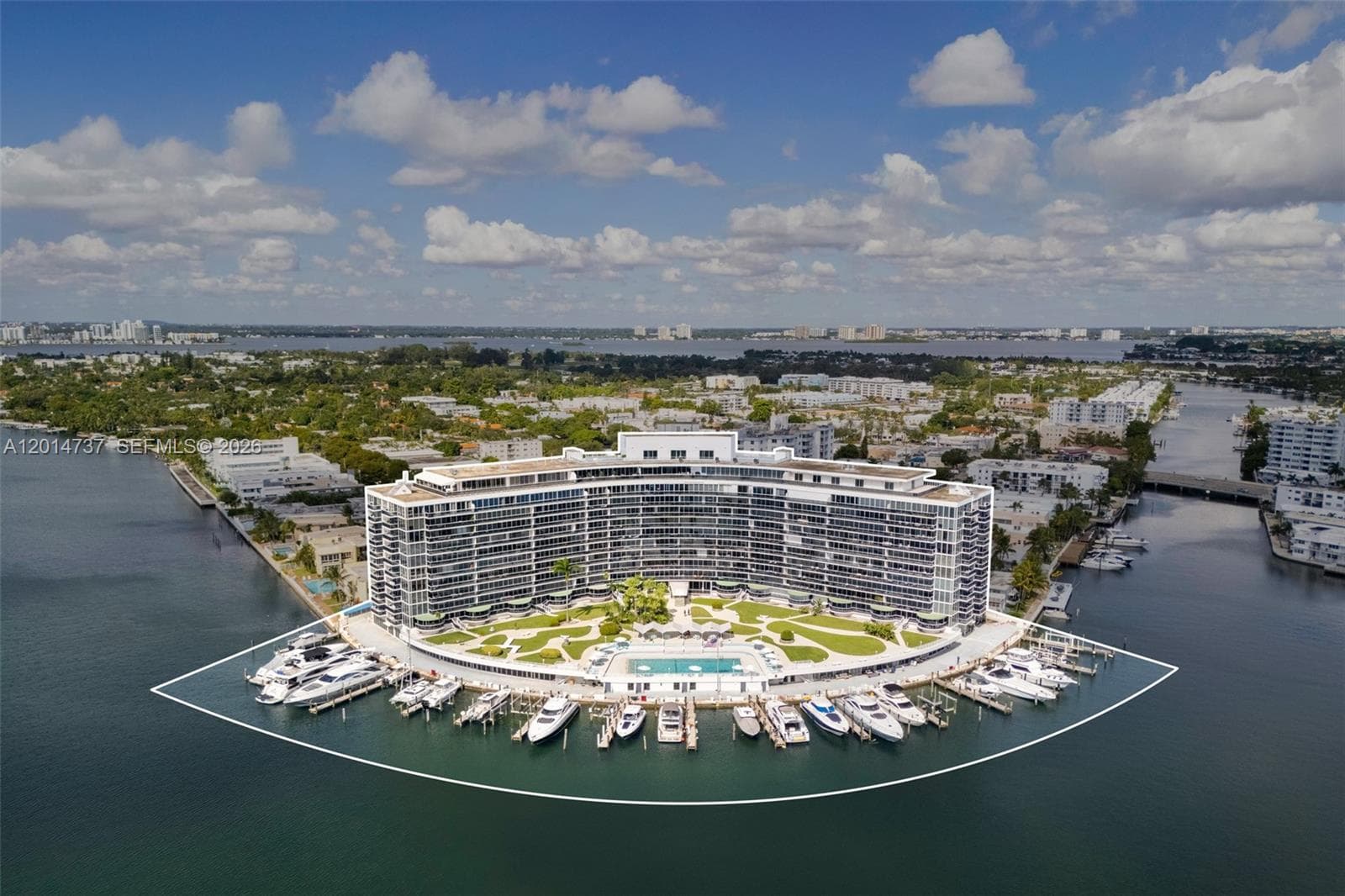 900 Bay Dr #1005 + Dock DS14 1