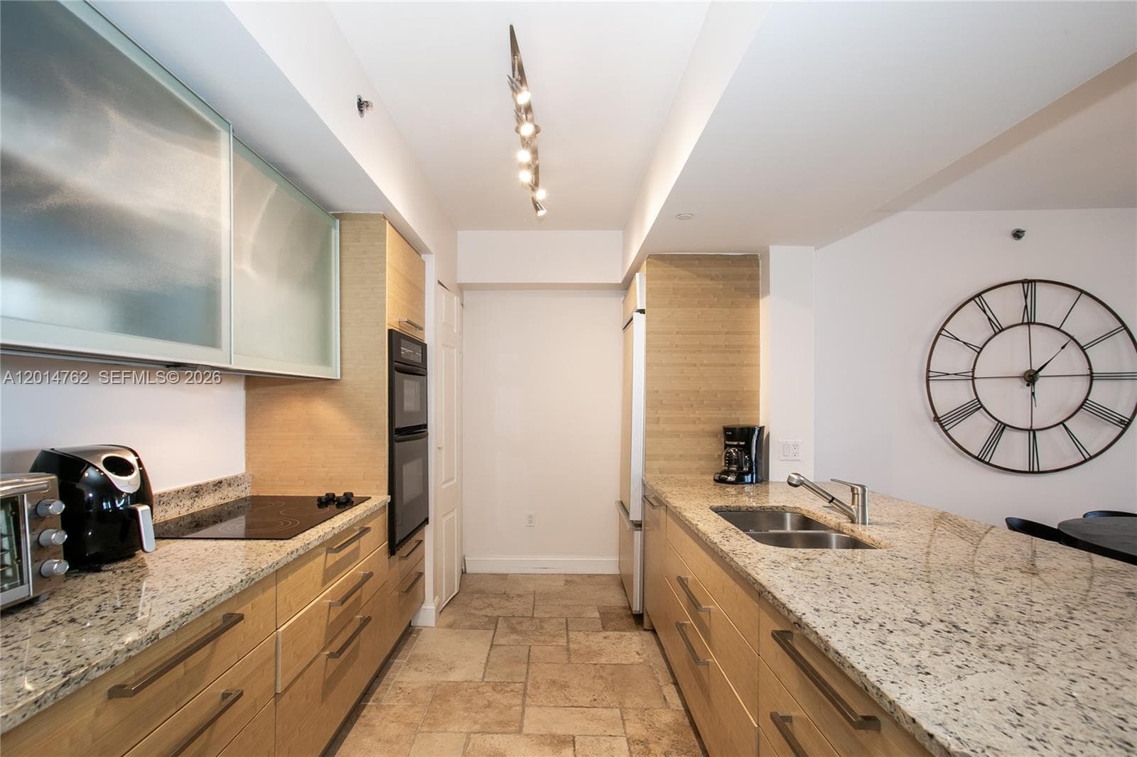 1830 Ocean Dr 4504 photo 13