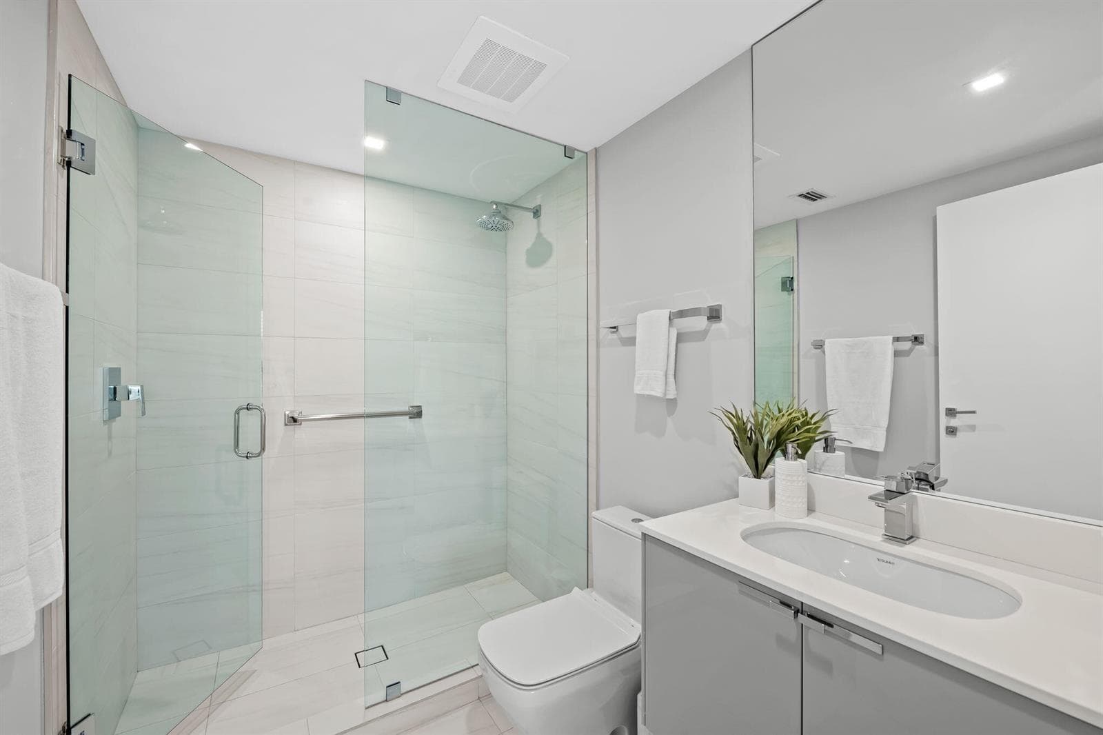 435 Bayshore Drive 302 photo 23