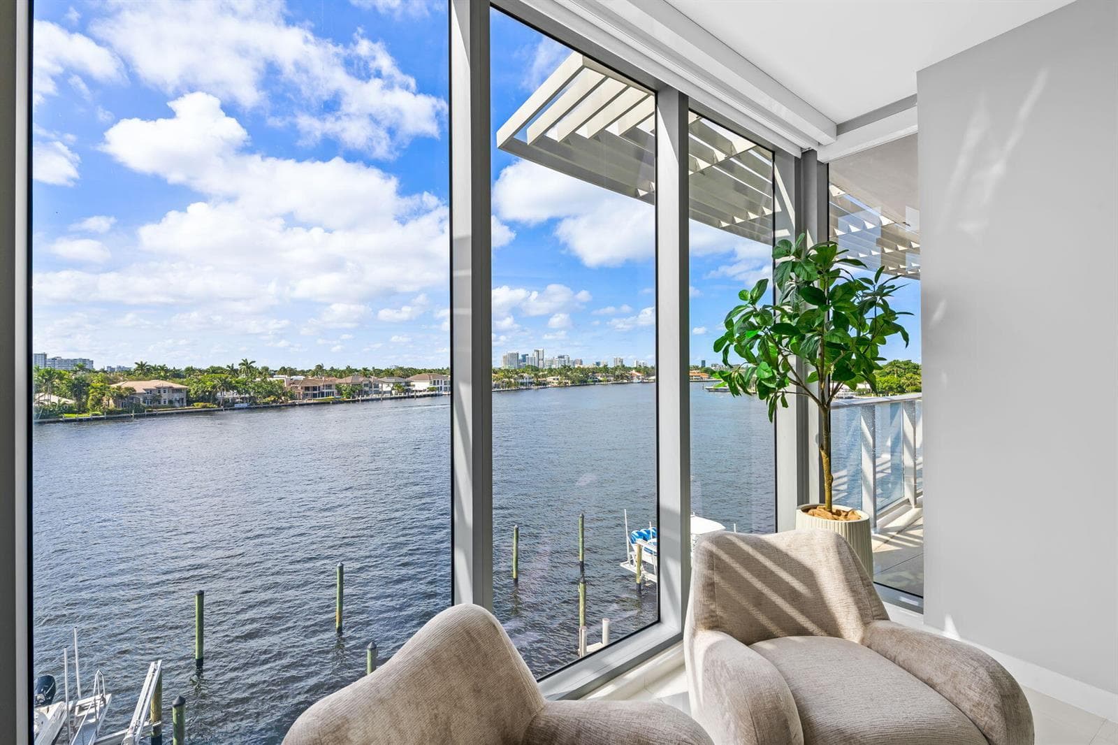 435 Bayshore Drive 302 photo 15