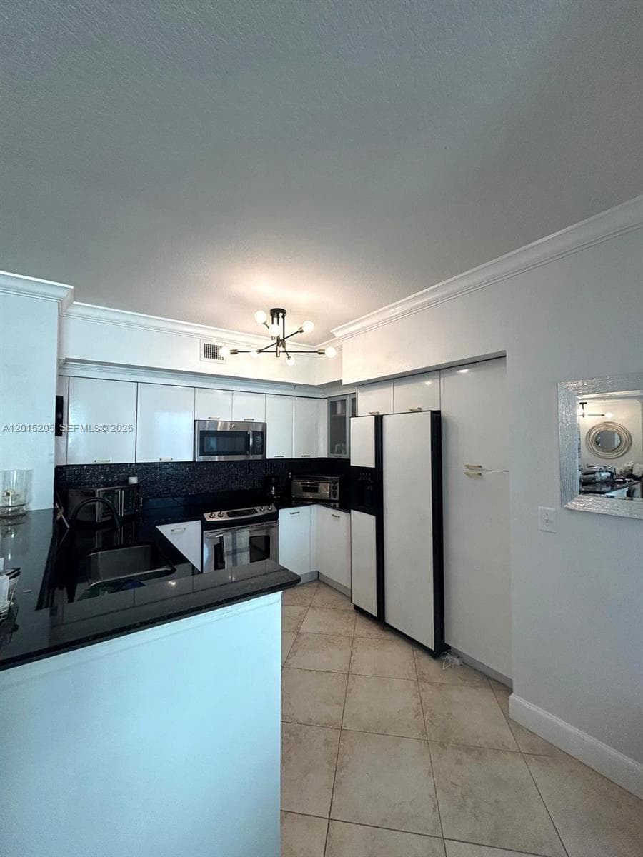 625 Casa Loma Blvd 3