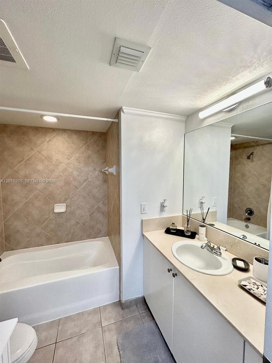 625 Casa Loma Blvd 1009 photo 9