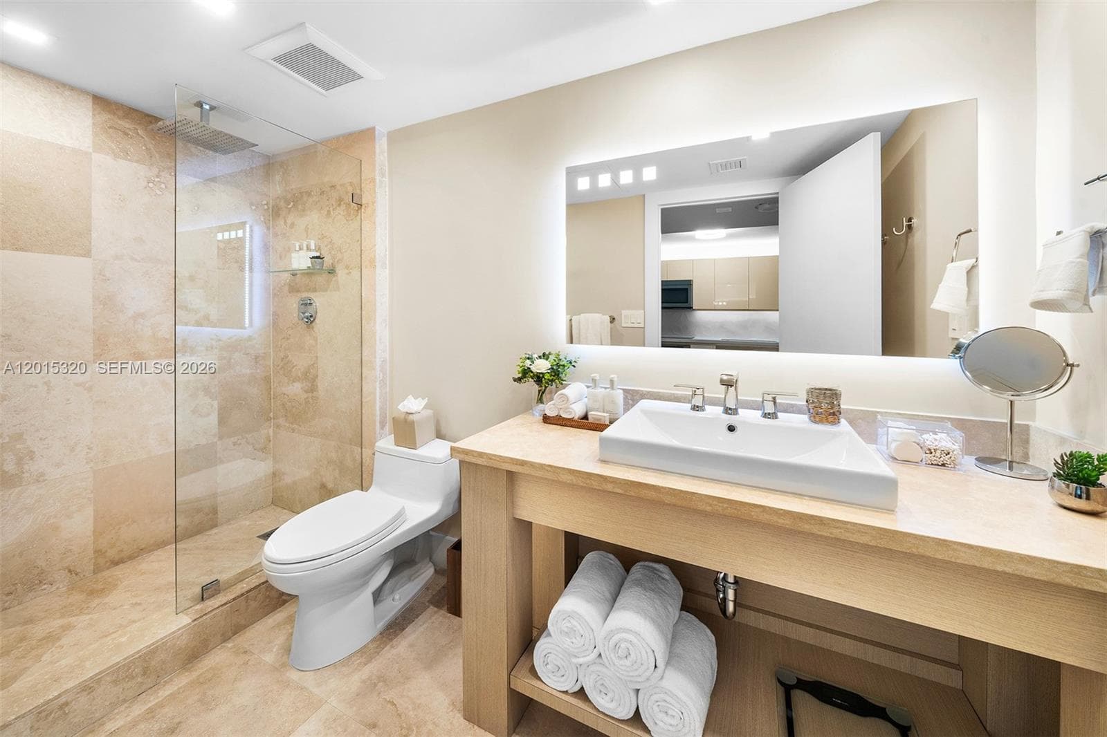 2301 Collins Ave 1129 photo 3
