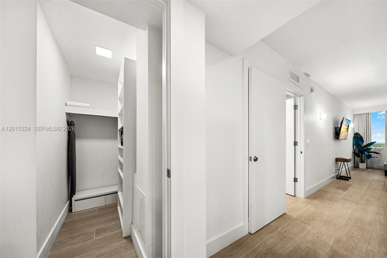 2301 Collins Ave 1128 photo 6