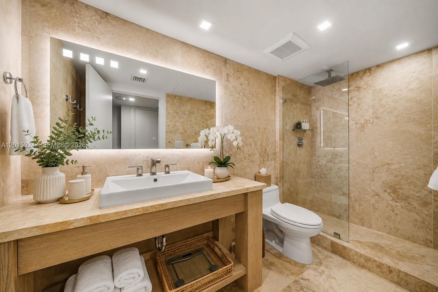 2301 Collins Ave 1128 photo 4