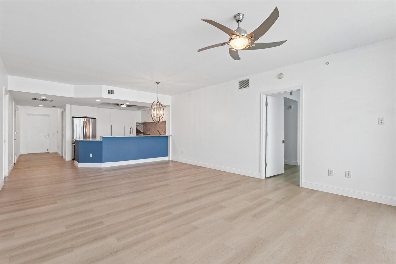 2650 Lake Shore Drive #1202 4