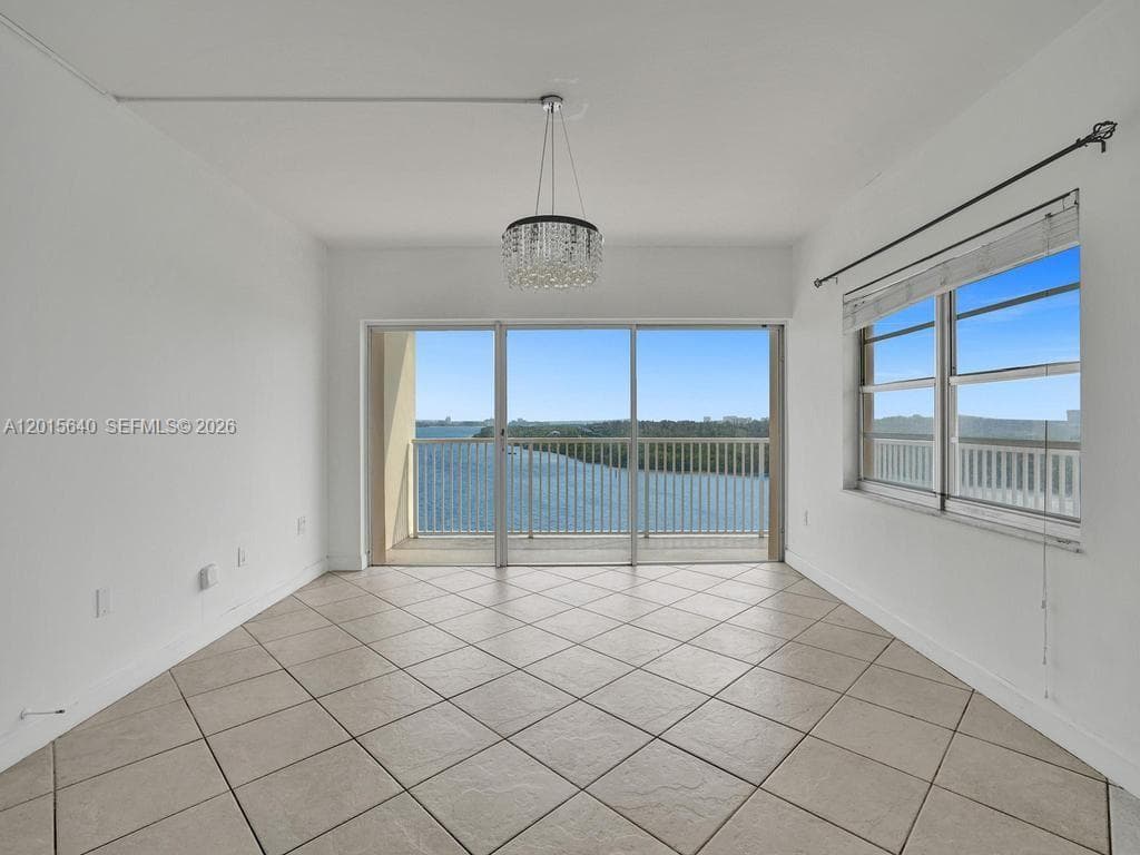 300 Bayview Dr 906 photo 17