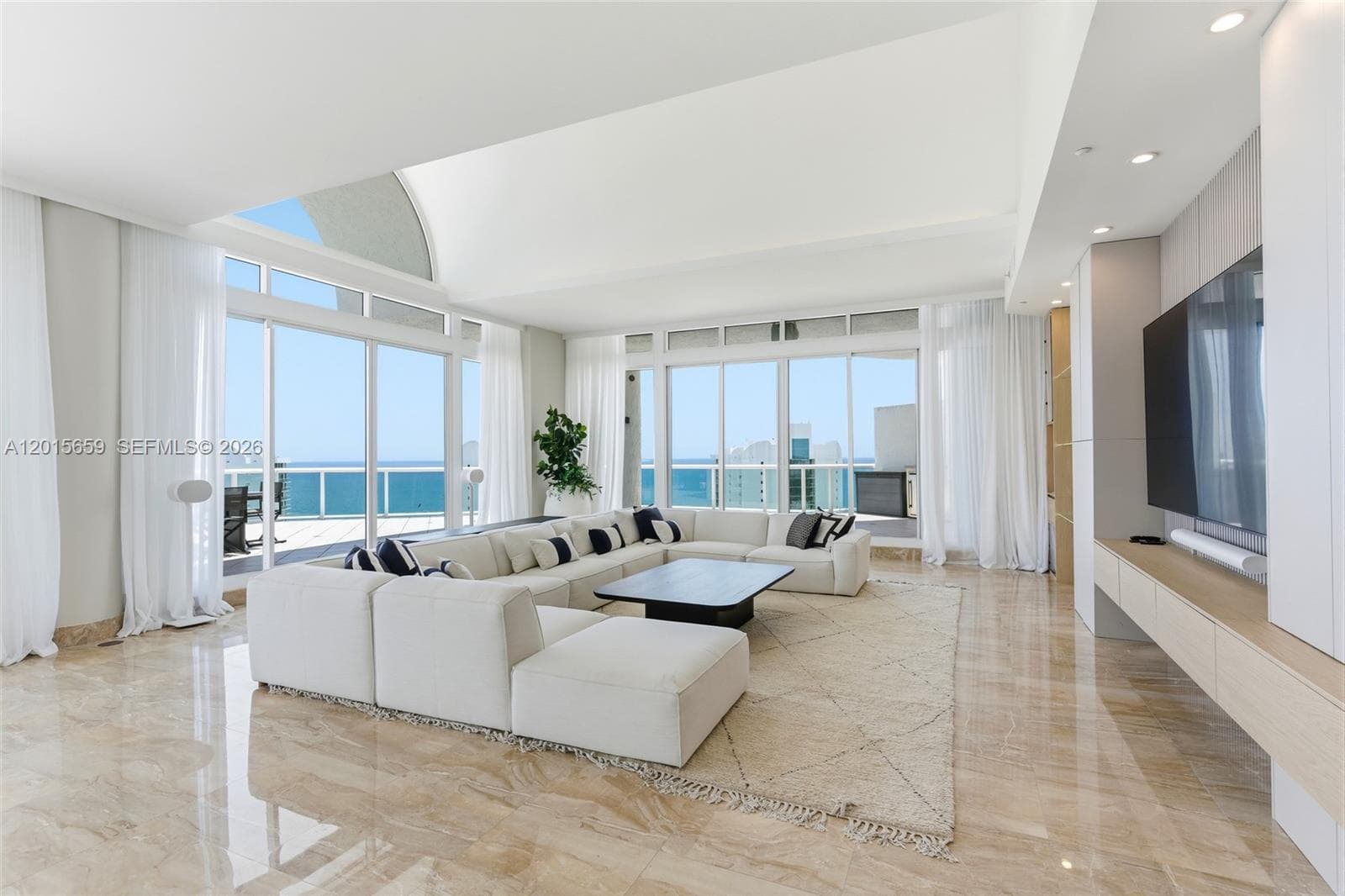 16400 Collins Ave 1
