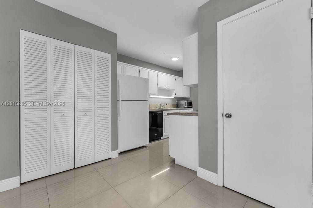 3100 48th St 318 photo 17