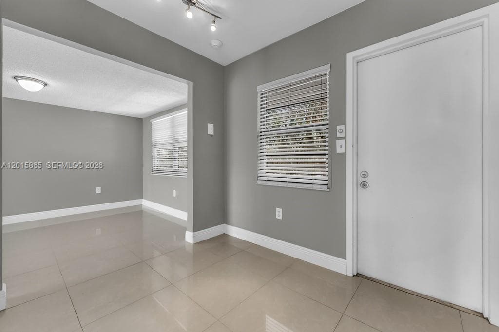 3100 NE 48th St 318 photo 16
