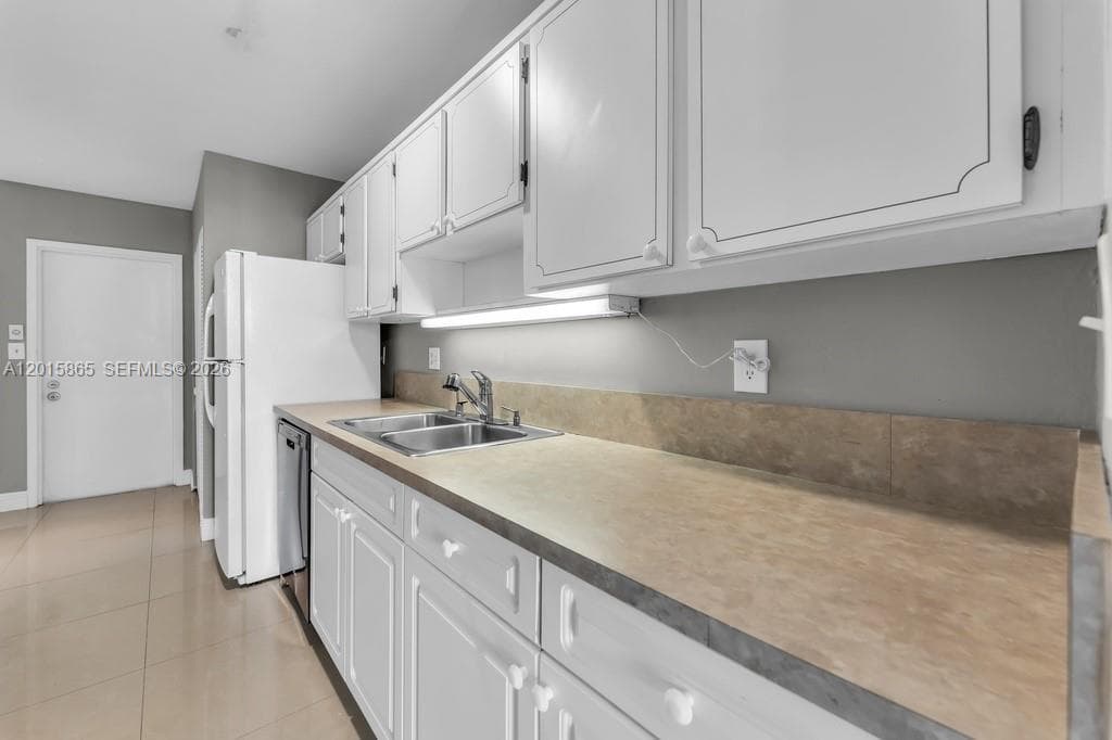3100 48th St 318 photo 16