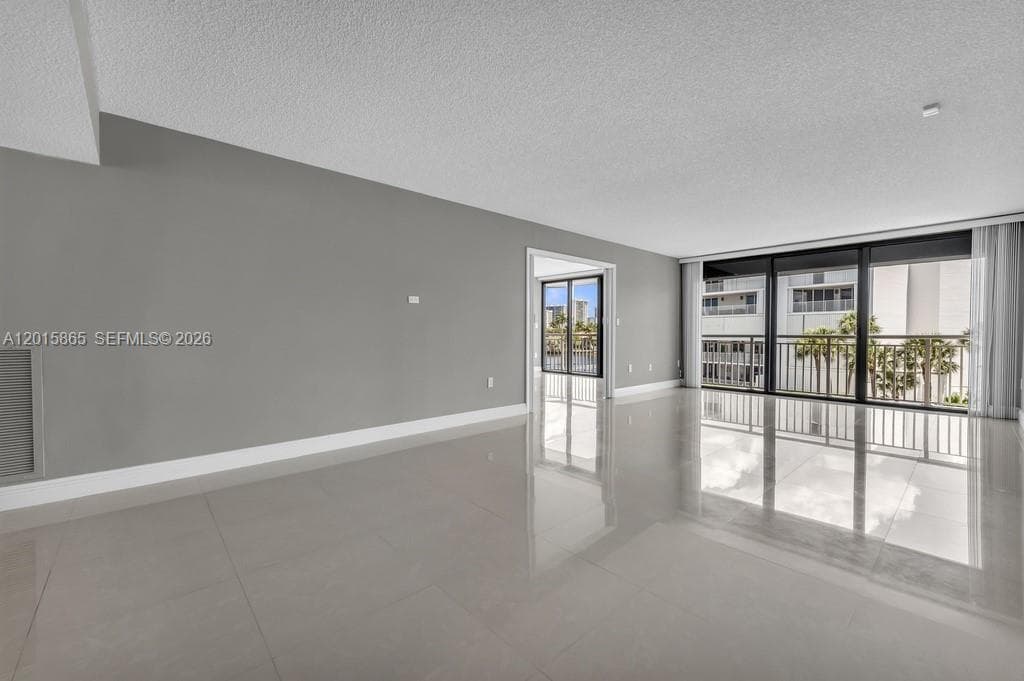 3100 48th St 4