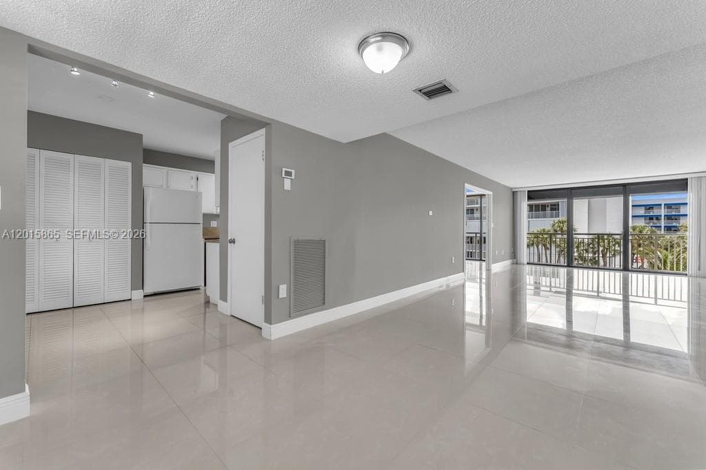 3100 NE 48th St 318 photo 8