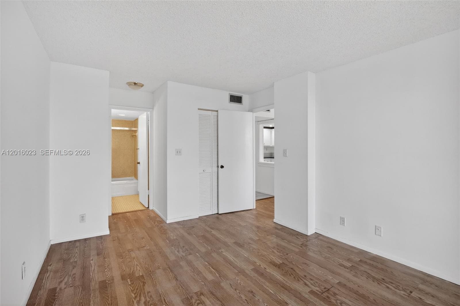 2761 Taft St 212 photo 18