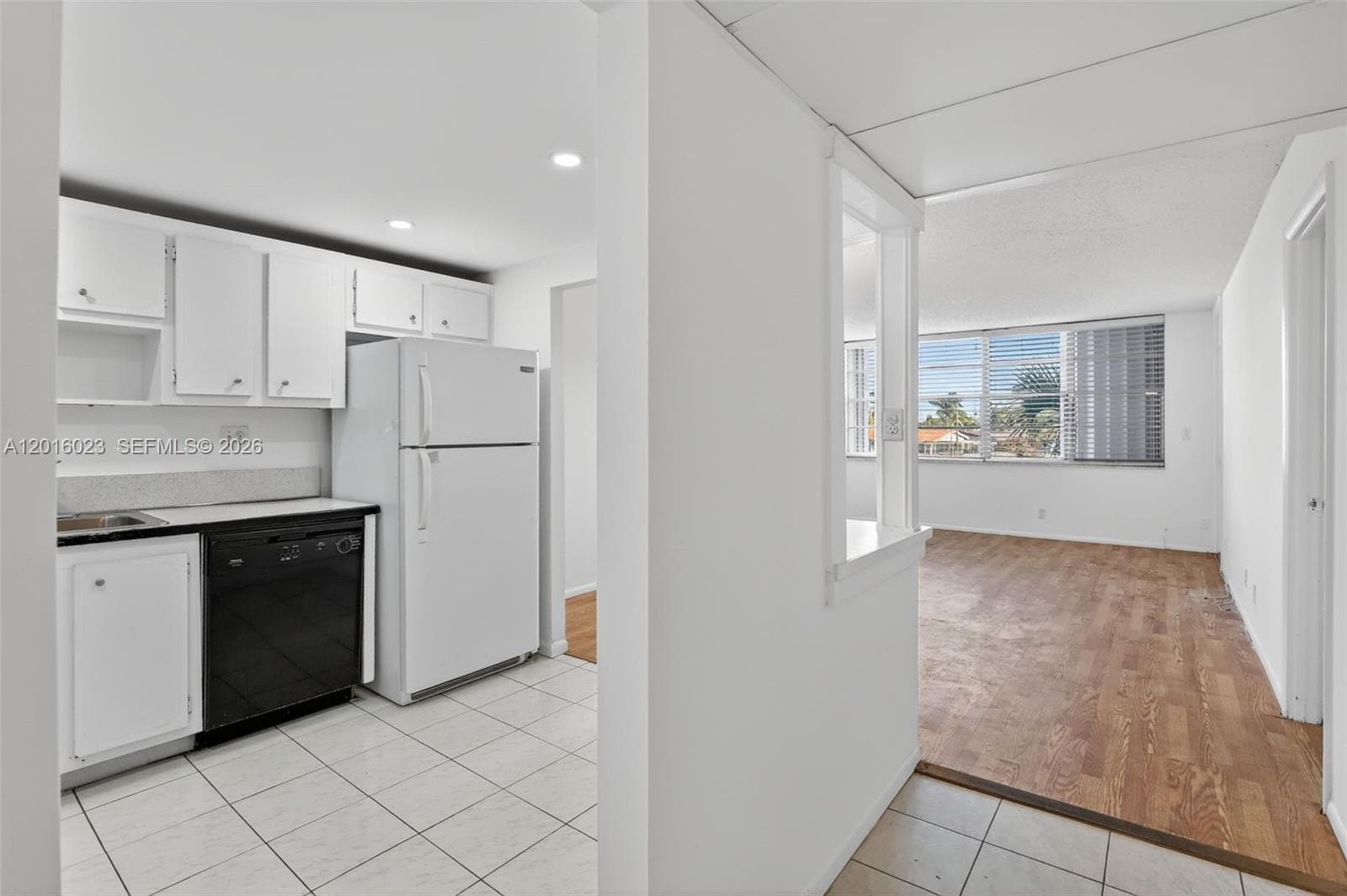 2761 Taft St 212 photo 4