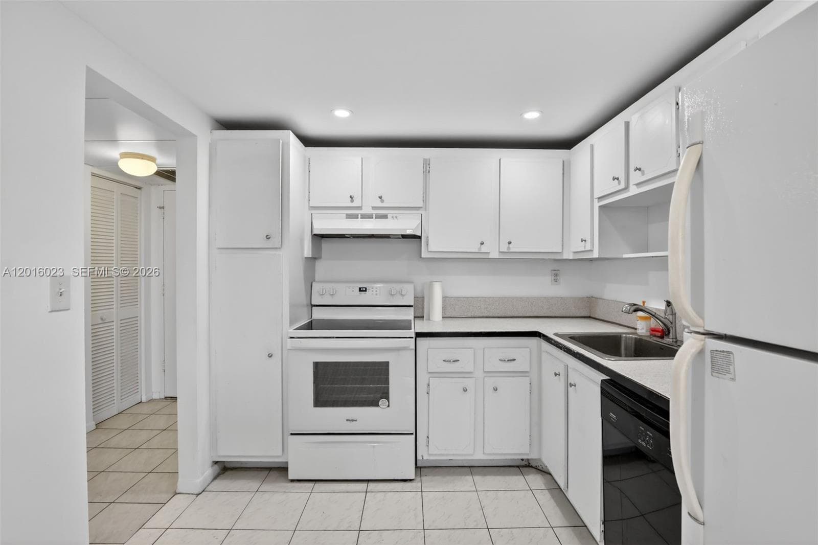 2761 Taft St 212 photo 8
