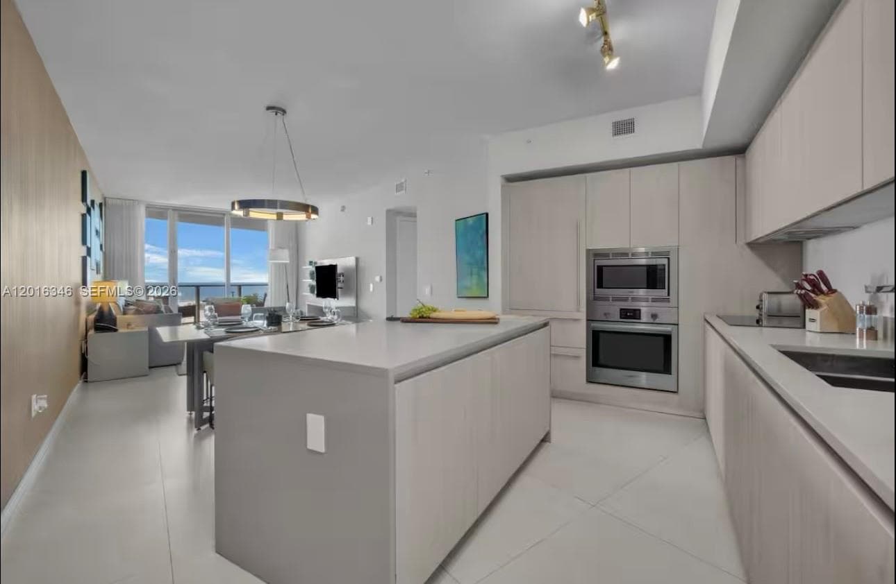 4111 Ocean Dr 2