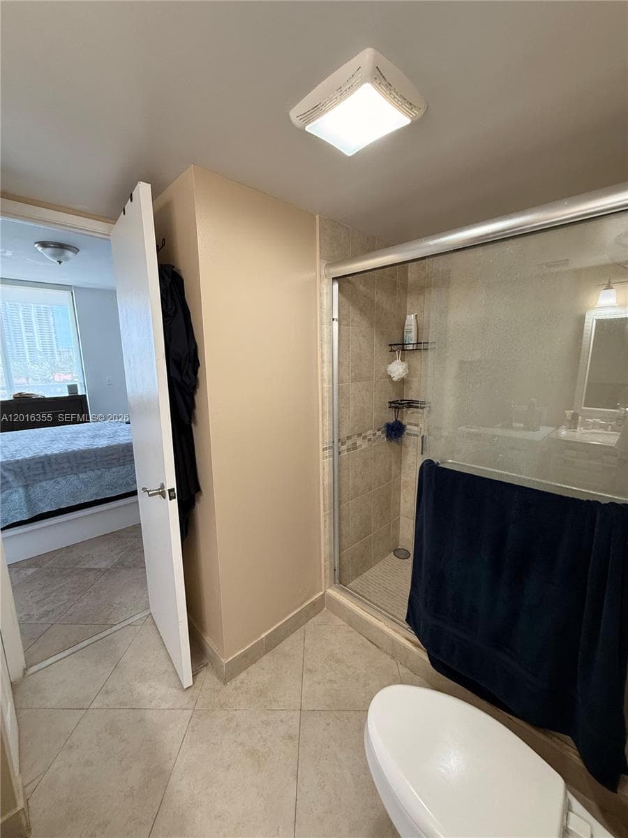 3701 Country Club Dr 502 photo 12