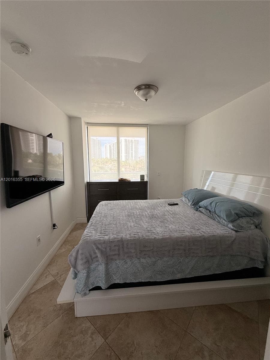 3701 Country Club Dr 502 photo 9