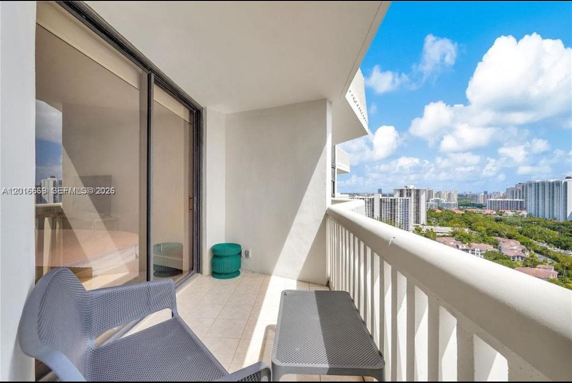1000 W Island Blvd 2508 photo 13