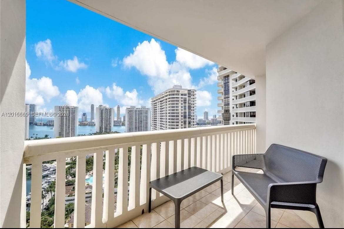 1000 W Island Blvd 2508 photo 12