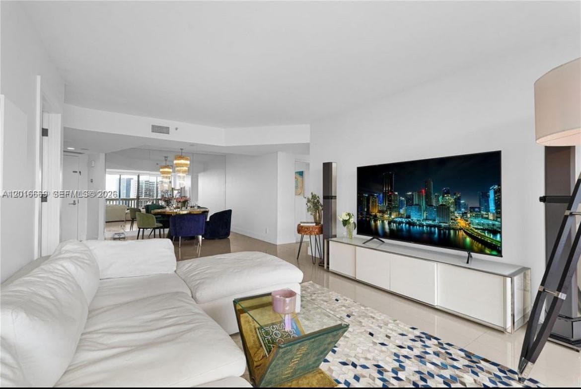 1000 W Island Blvd 2508 photo 1