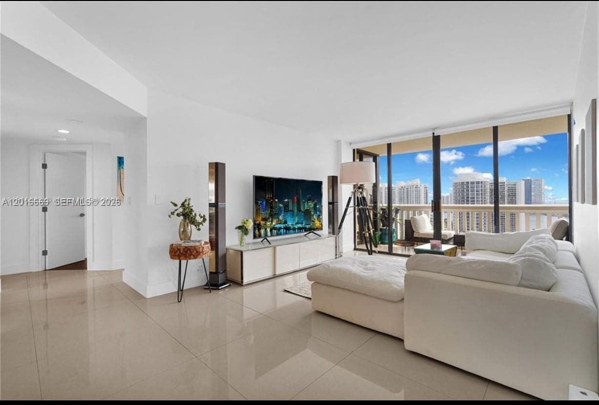 1000 W Island Blvd 2508 photo 10