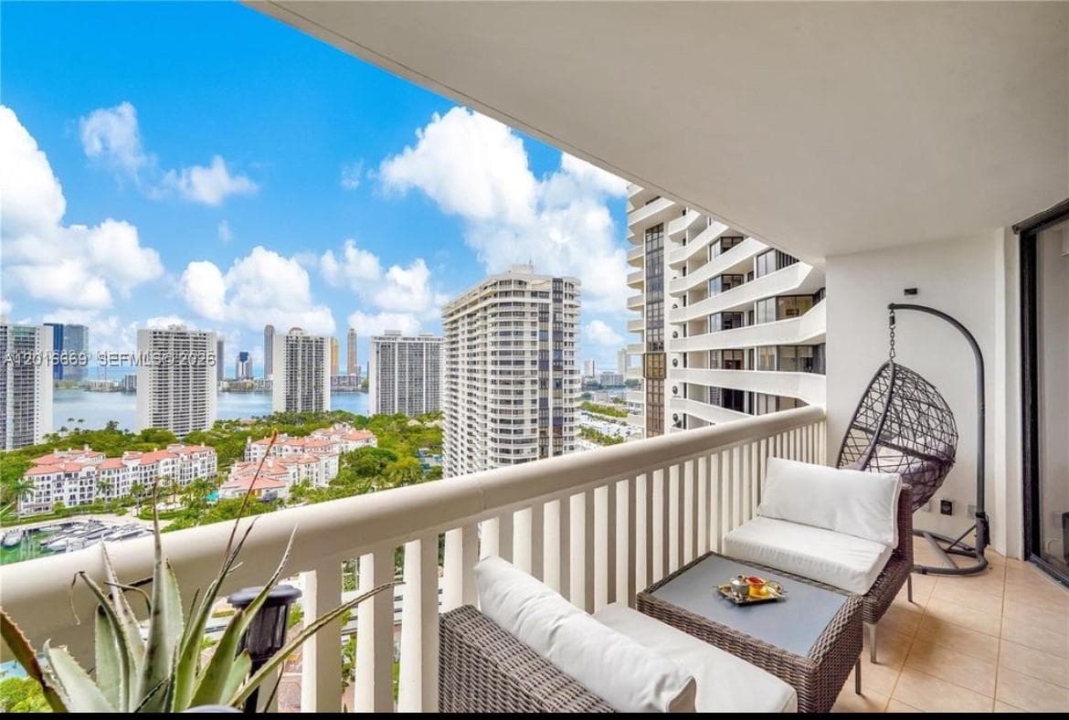 1000 W Island Blvd 2508 photo 14