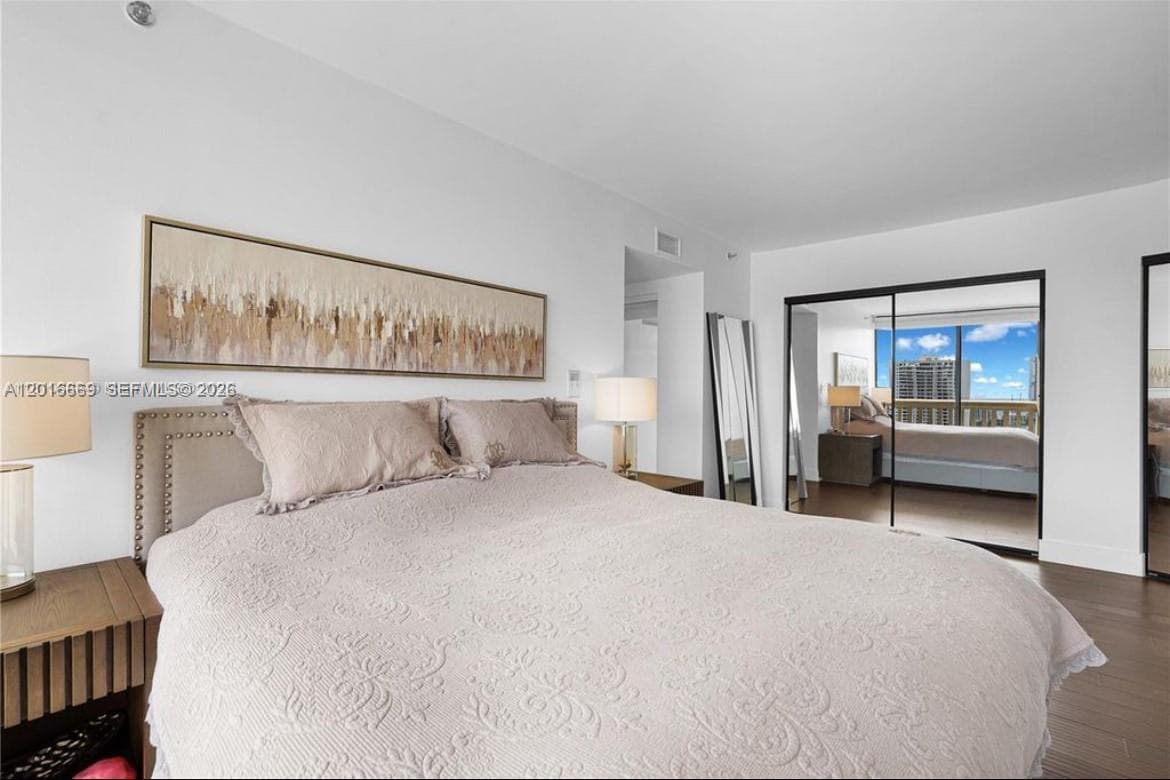 1000 W Island Blvd 2508 photo 18