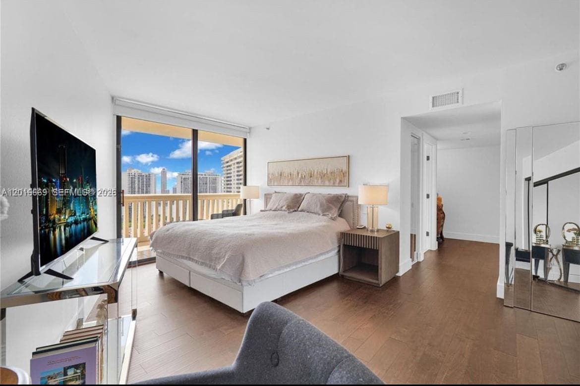 1000 W Island Blvd 2508 photo 15