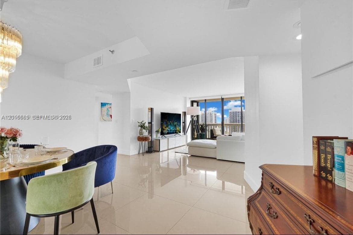 1000 W Island Blvd 2508 photo 4