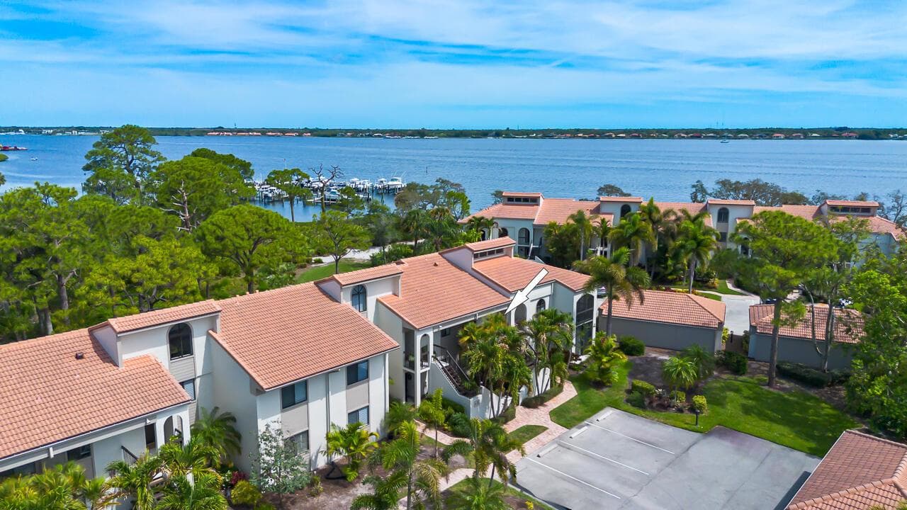 2516 NW Seagrass Drive #8b 1