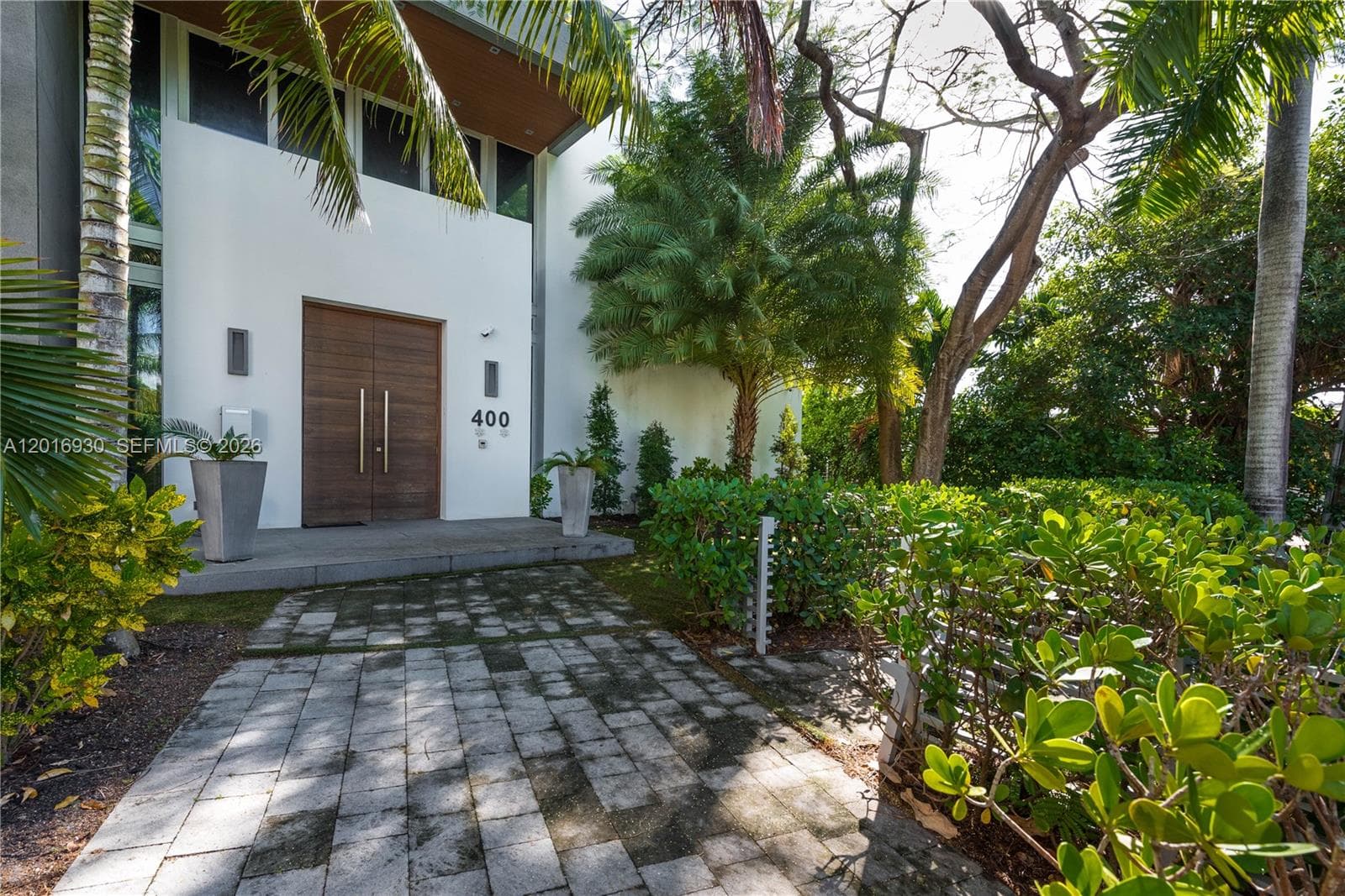 400 Tamarind Dr 2