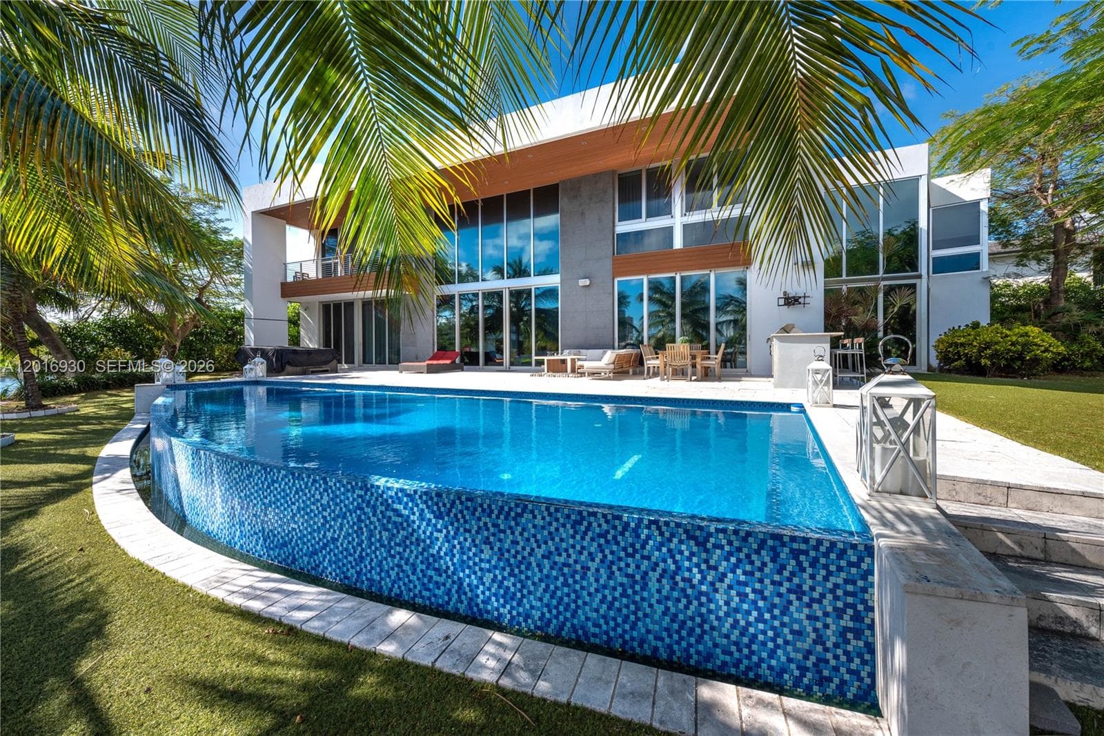 400 Tamarind Dr 1