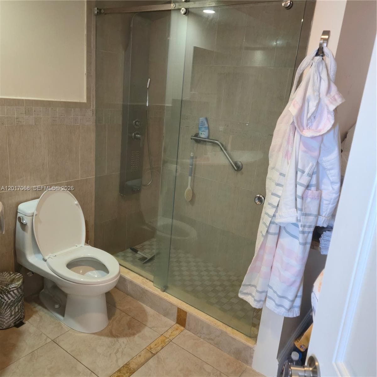 250 SE 174th St 1020 photo 5
