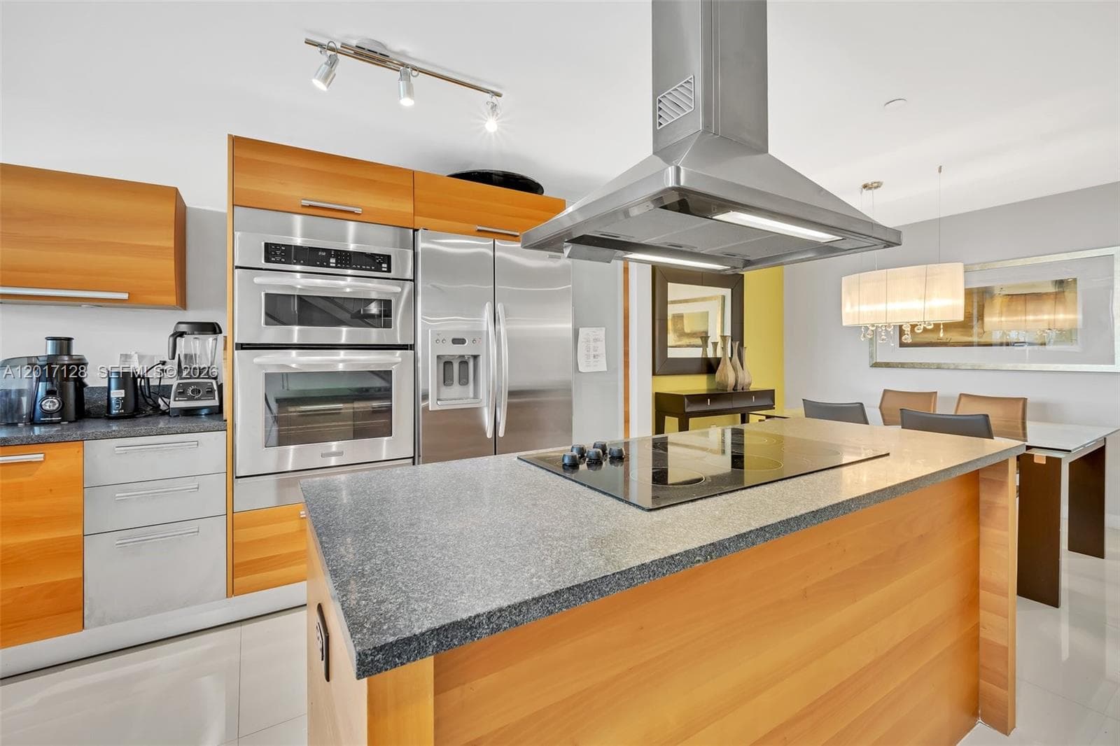 2950 NE 188th St 403 photo 8