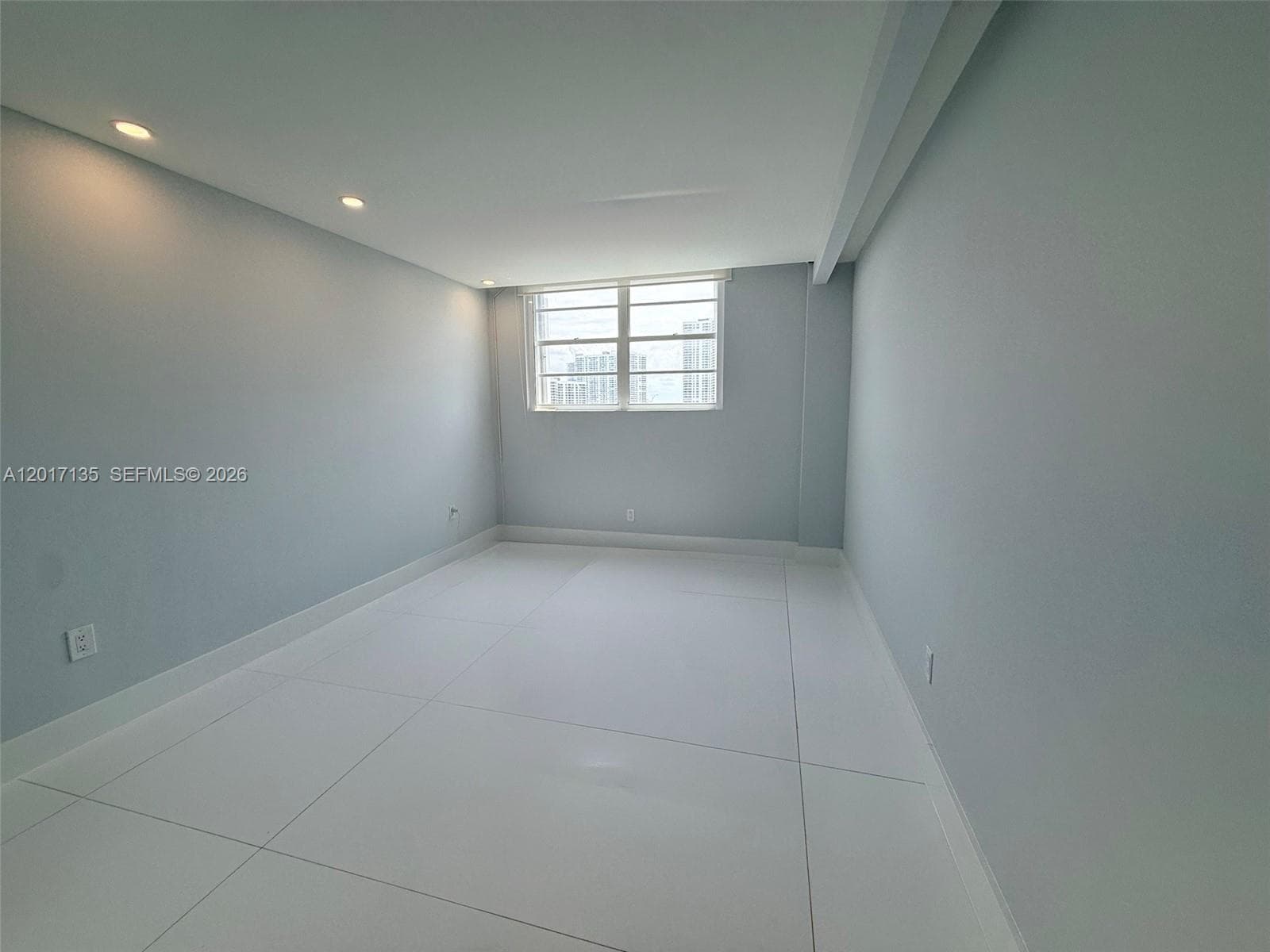 19390 Collins Ave 907 photo 6