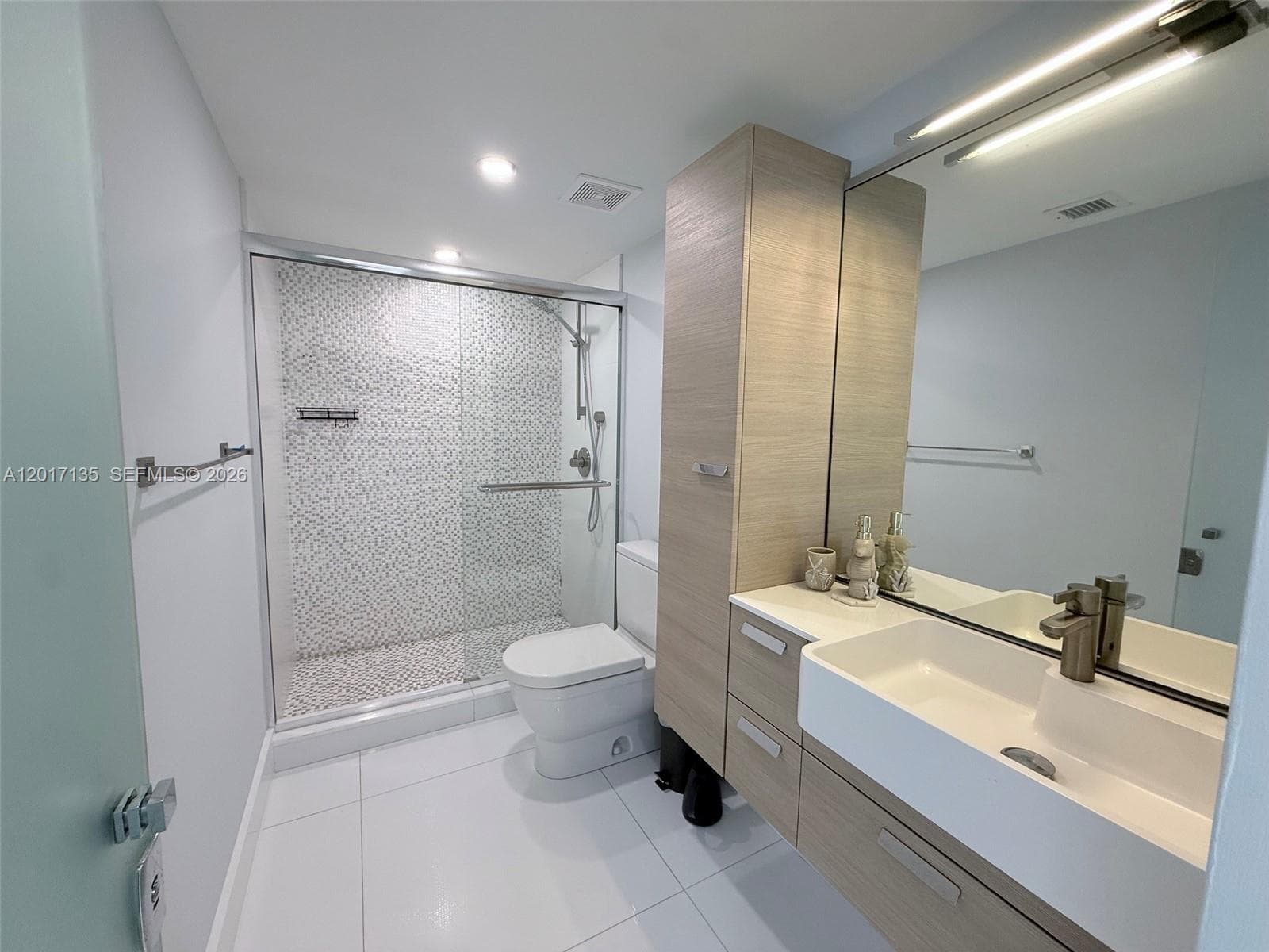 19390 Collins Ave 907 photo 7