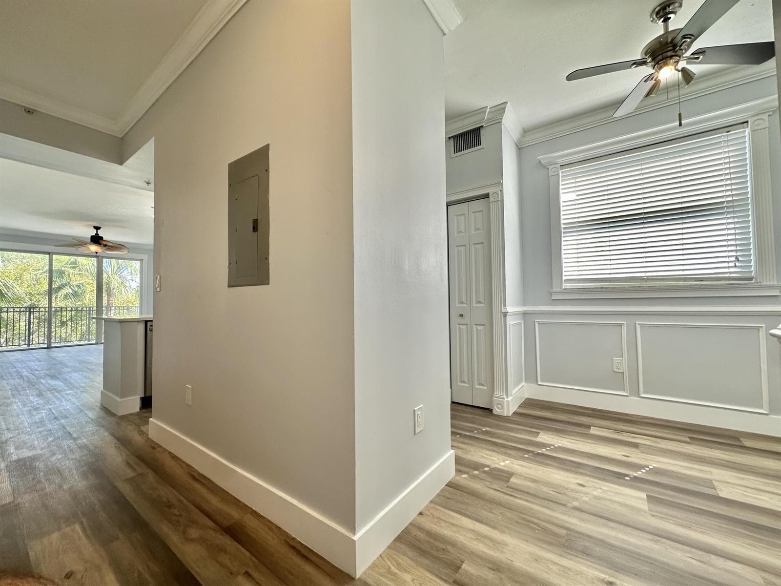 27 Royal Palm Way #406 4