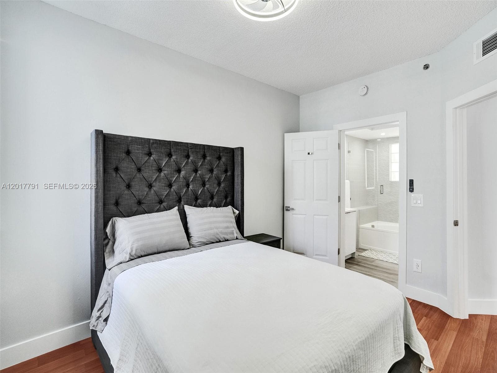 3245 NE 184th St 13305 photo 6