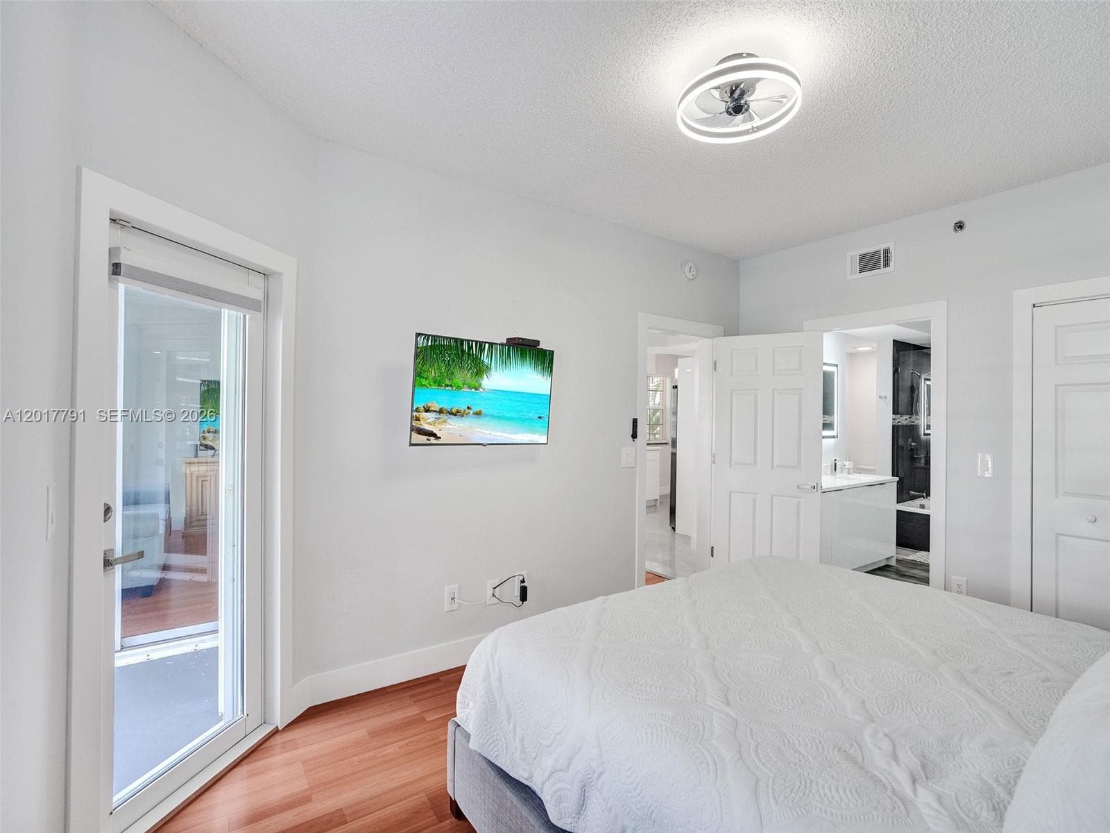 3245 NE 184th St 13305 photo 9