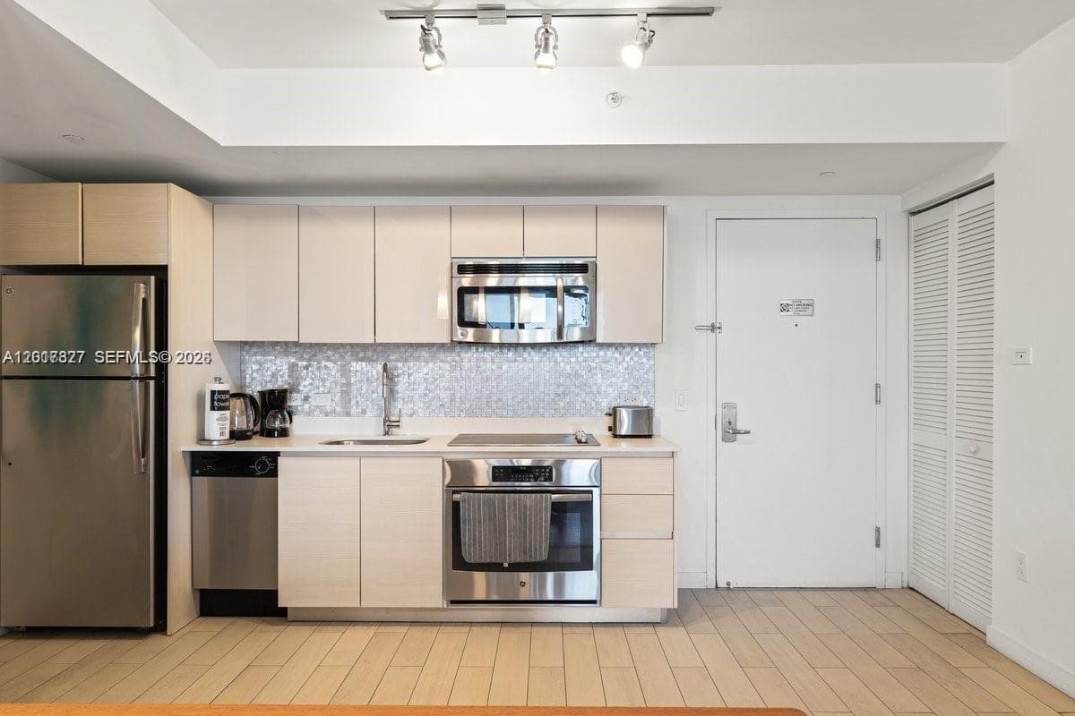 2602 E Hallandale Beach Blvd R1109 photo 8