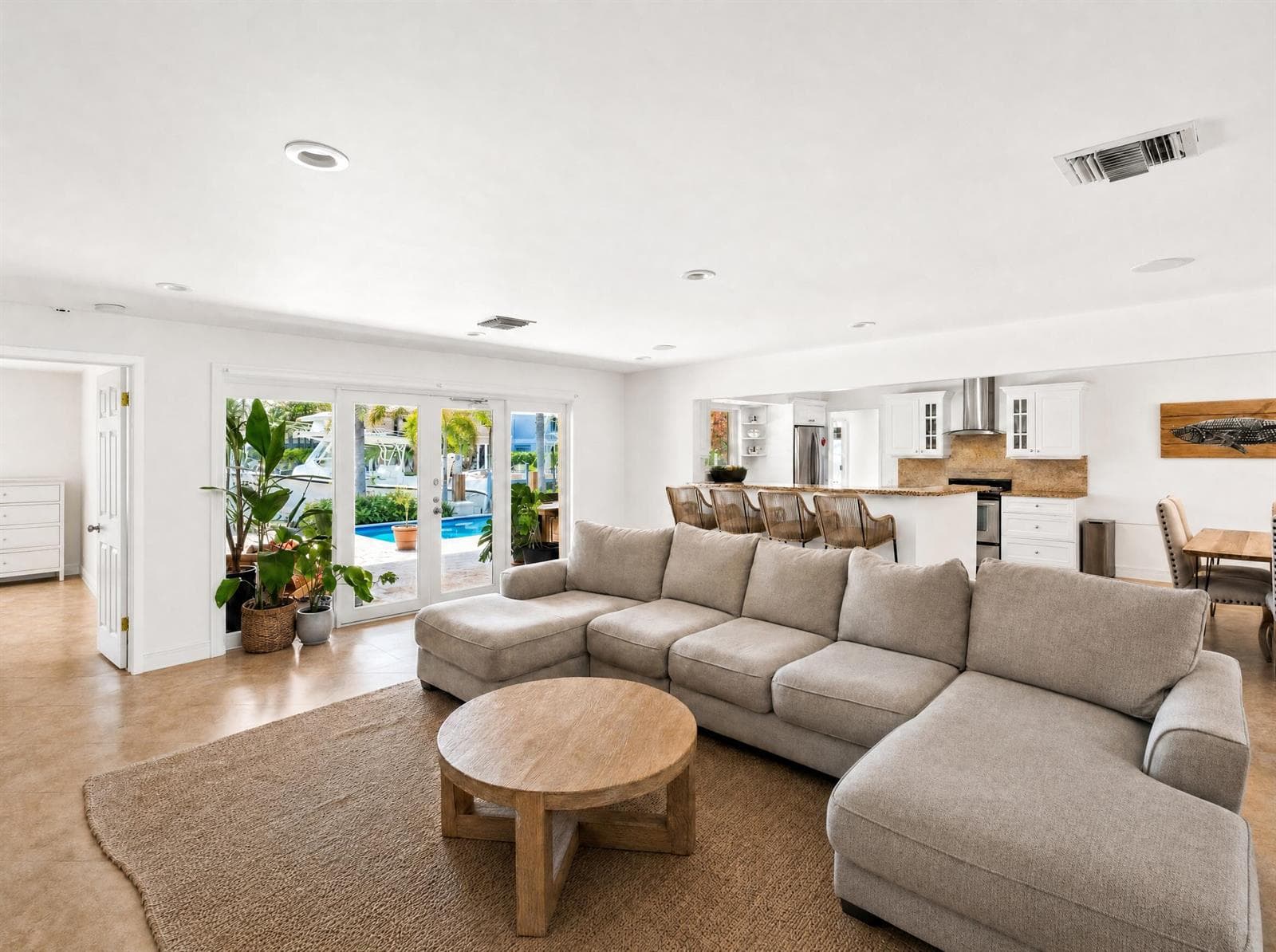 330 SE 10th Street 5