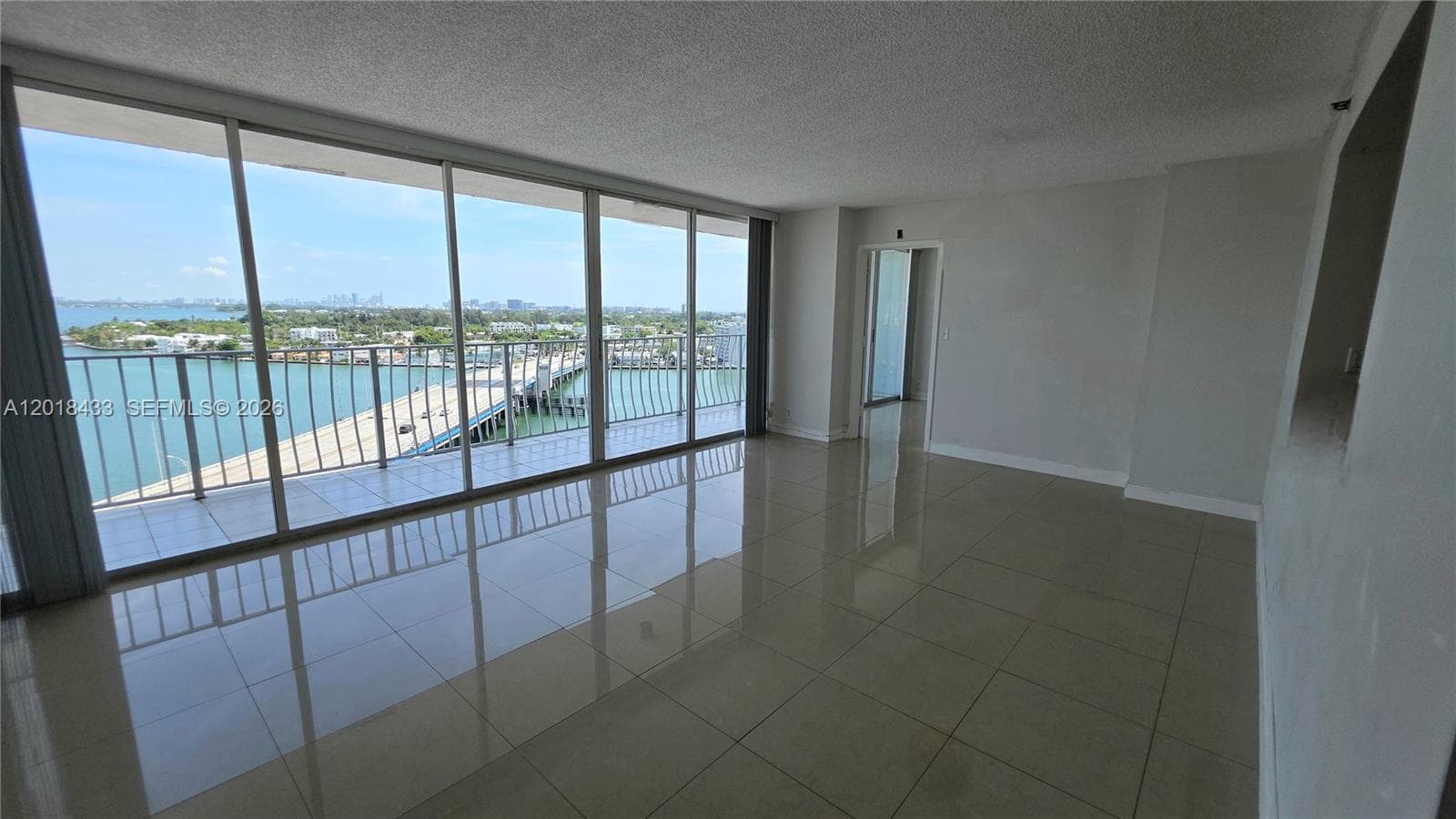 7601 E Treasure Dr 1516 photo 2