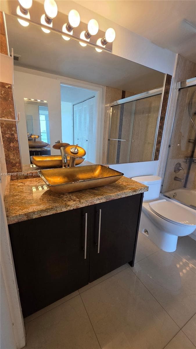 7601 E Treasure Dr 1516 photo 17