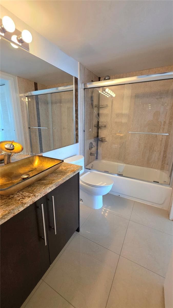 7601 E Treasure Dr 1516 photo 16