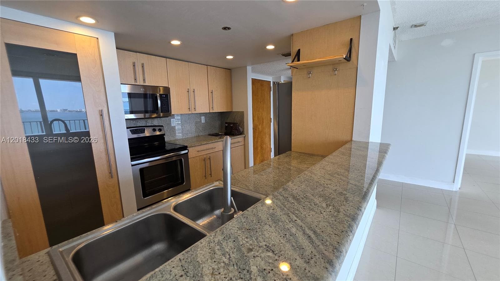 7601 E Treasure Dr 1516 photo 18