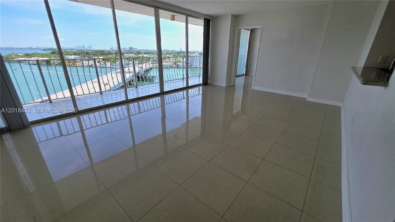7601 E Treasure Dr 1516 photo 4