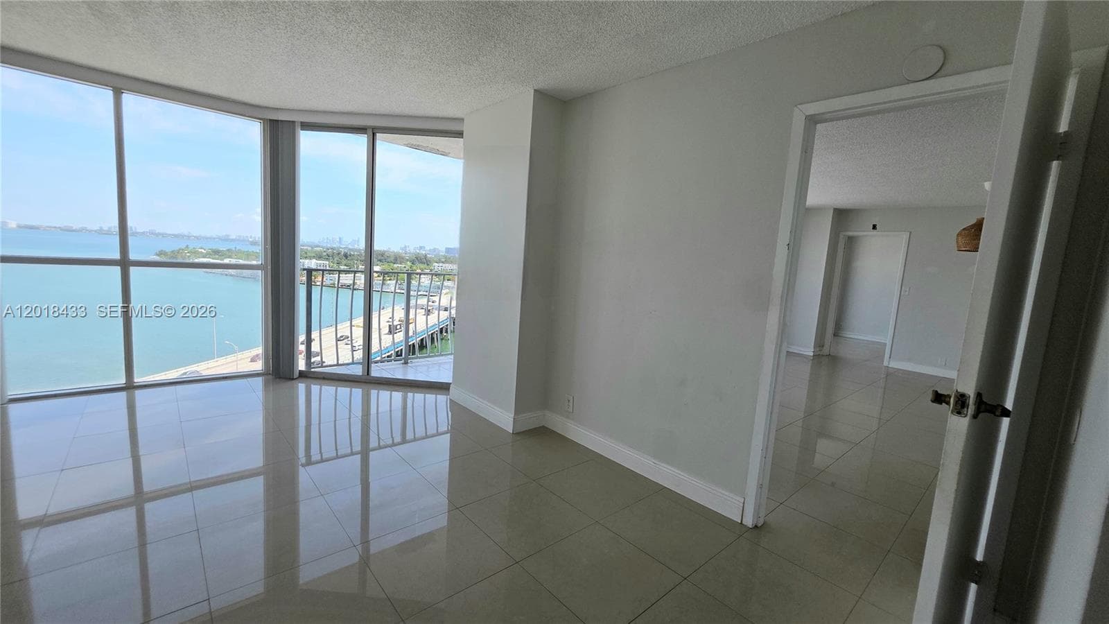 7601 E Treasure Dr 1516 photo 8