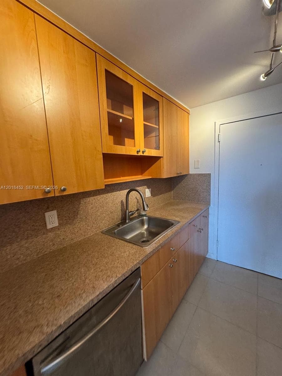 2020 NE 135th St 303 photo 6